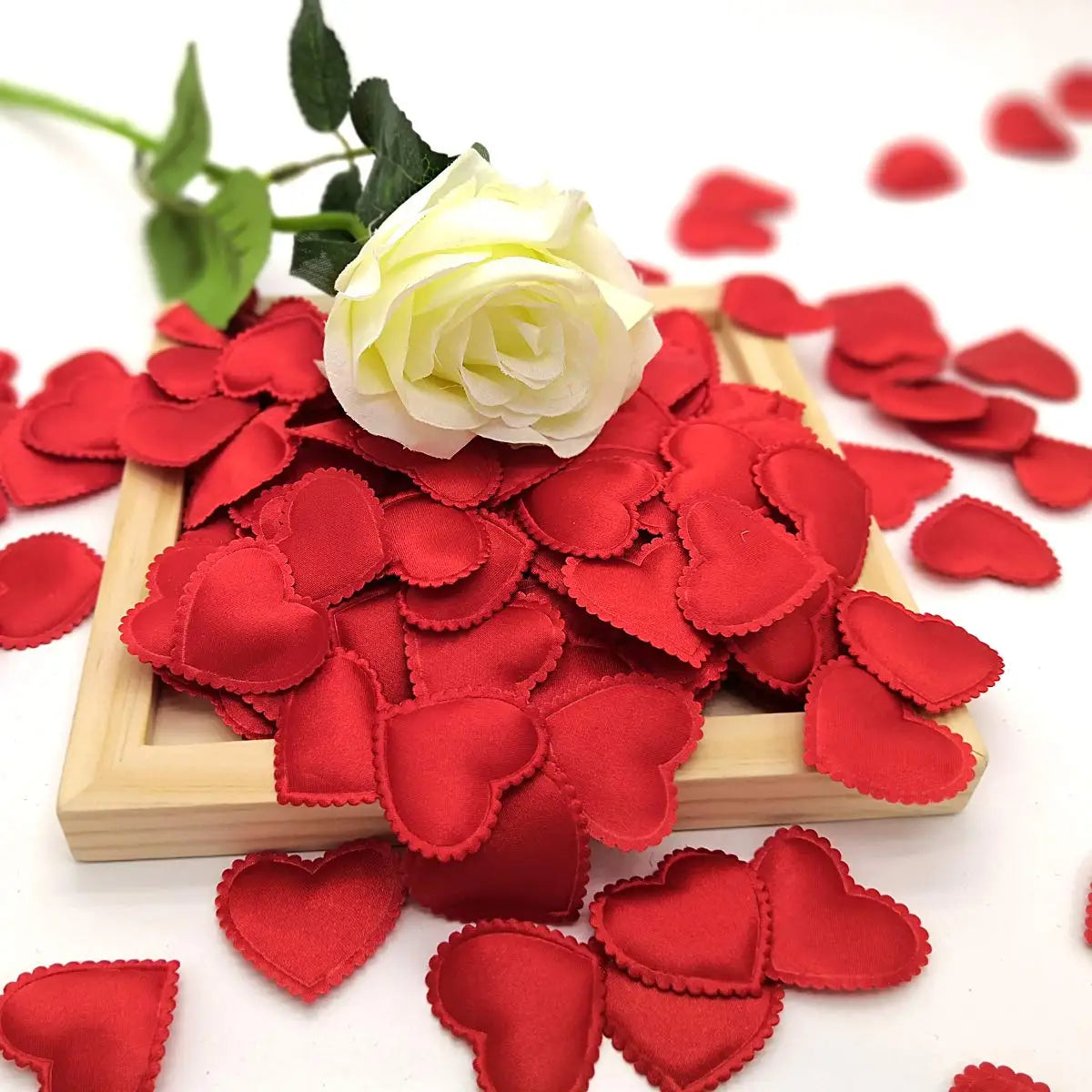 Valentine's Day 200Pcs Romantic Padded Fabric Throwing Petals Love Hearts